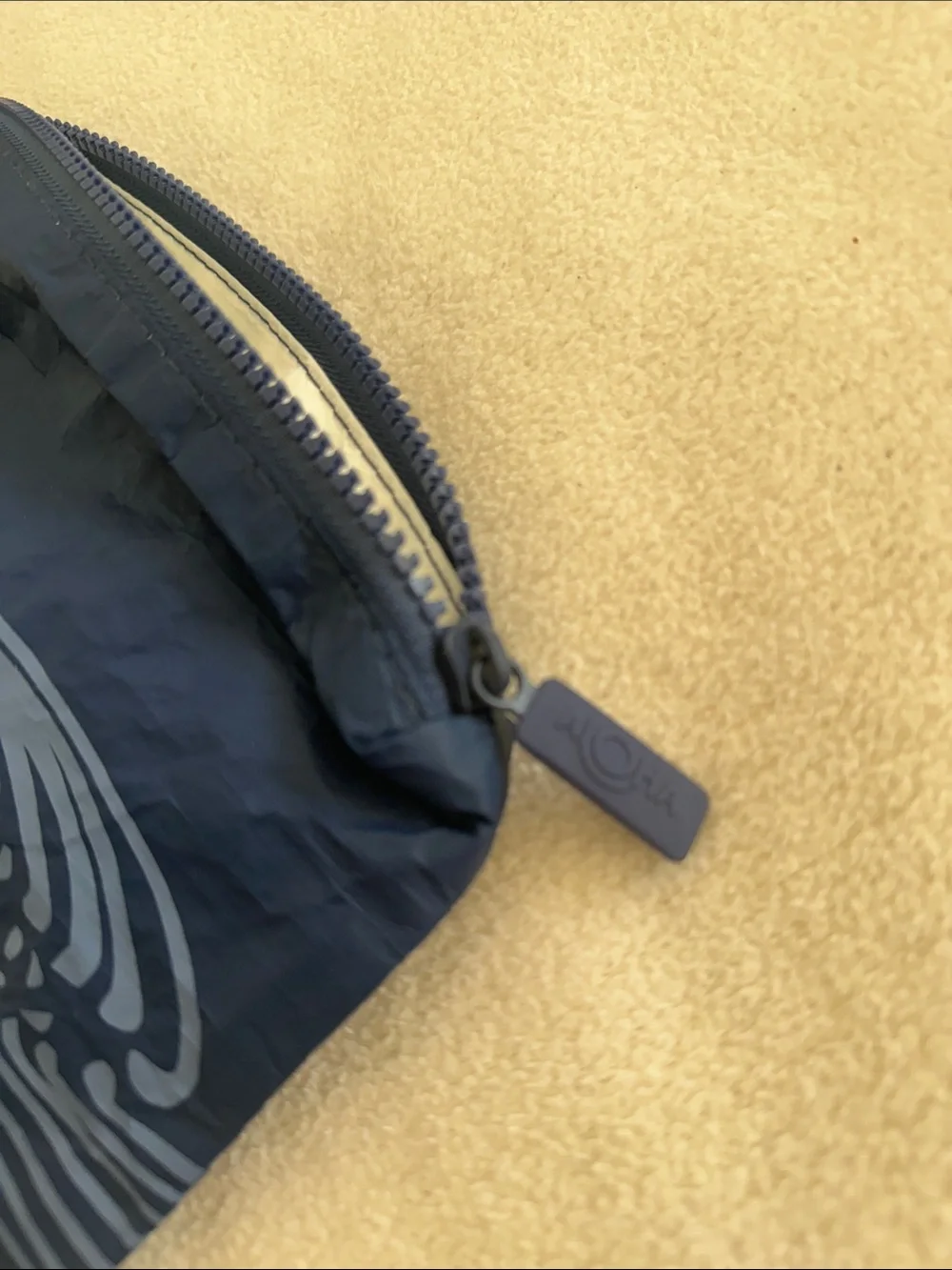 Aloha Navy wet/ dry Pouch - Versatile Travel Organizer - Picture 3 of 3